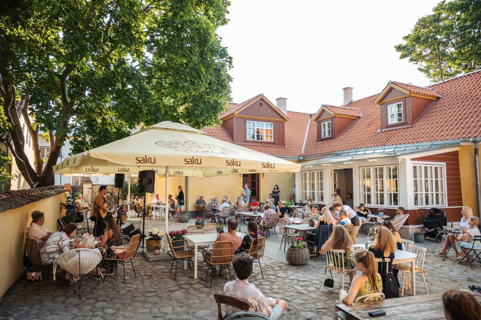 Suviste Guesthouse Kuressaare Esterno foto