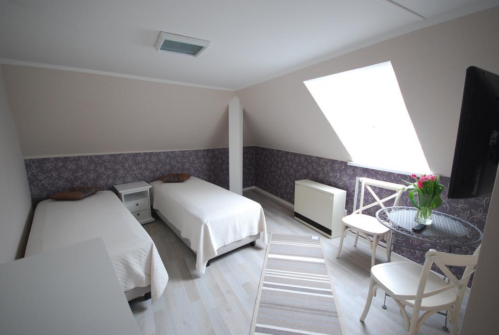 Suviste Guesthouse Kuressaare Esterno foto