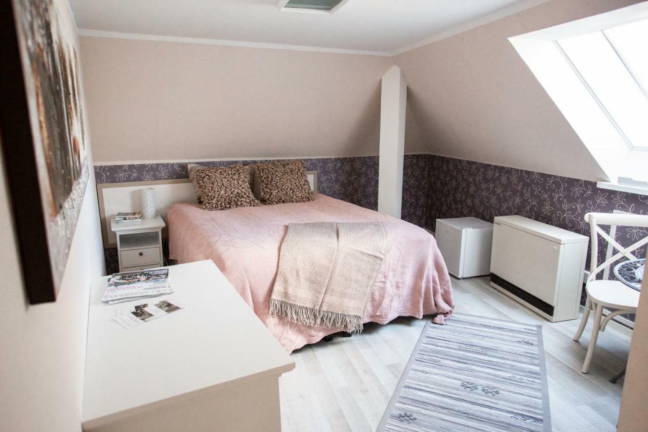 Suviste Guesthouse Kuressaare Esterno foto