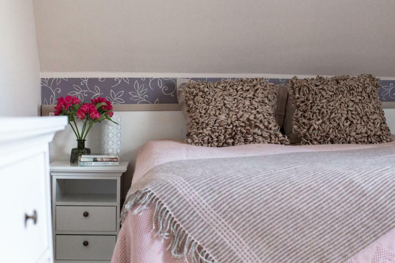 Suviste Guesthouse Kuressaare Esterno foto