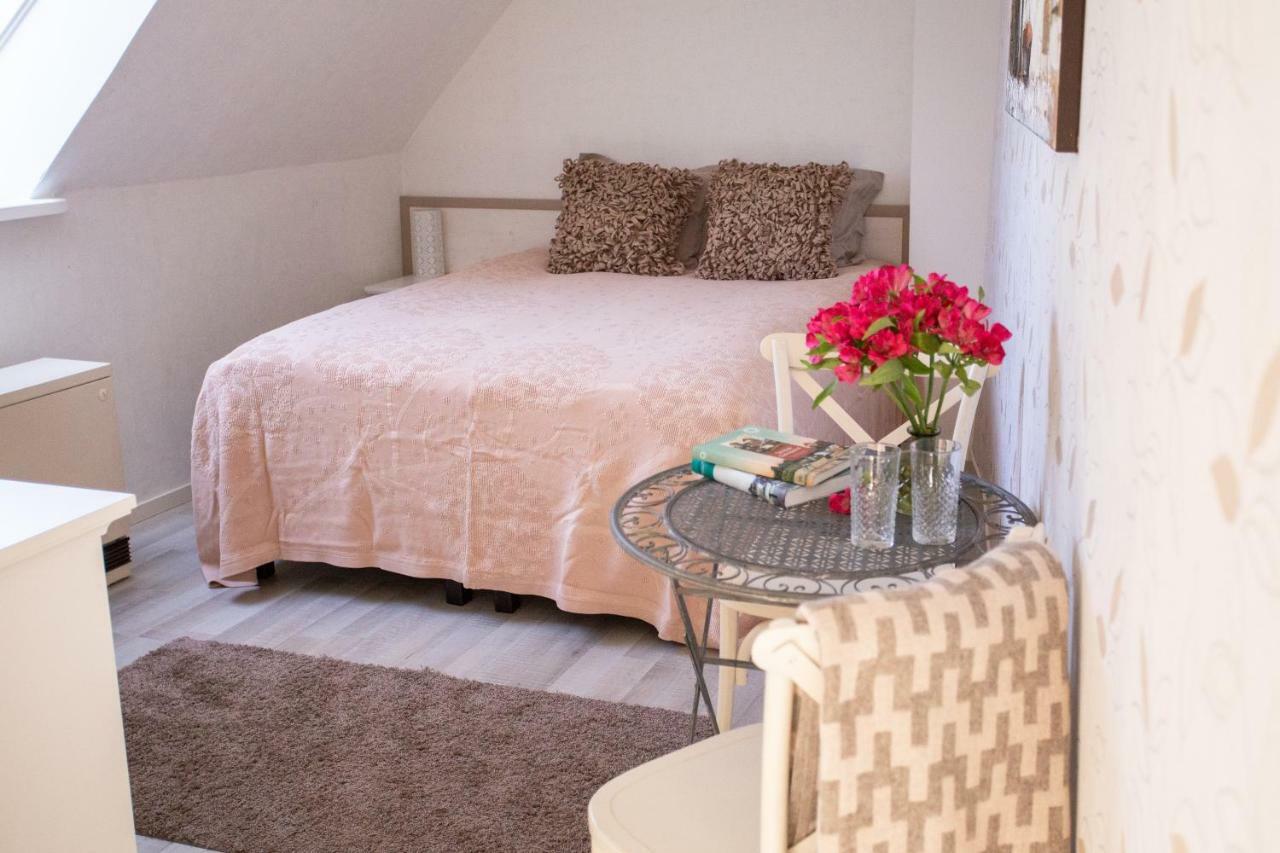 Suviste Guesthouse Kuressaare Esterno foto