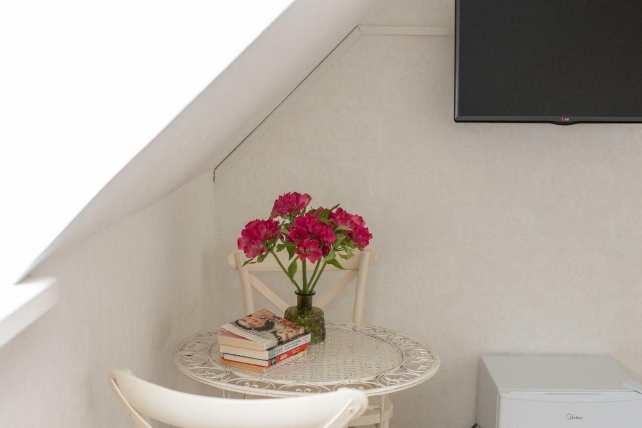 Suviste Guesthouse Kuressaare Esterno foto