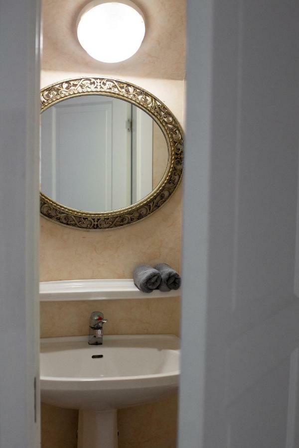 Suviste Guesthouse Kuressaare Esterno foto