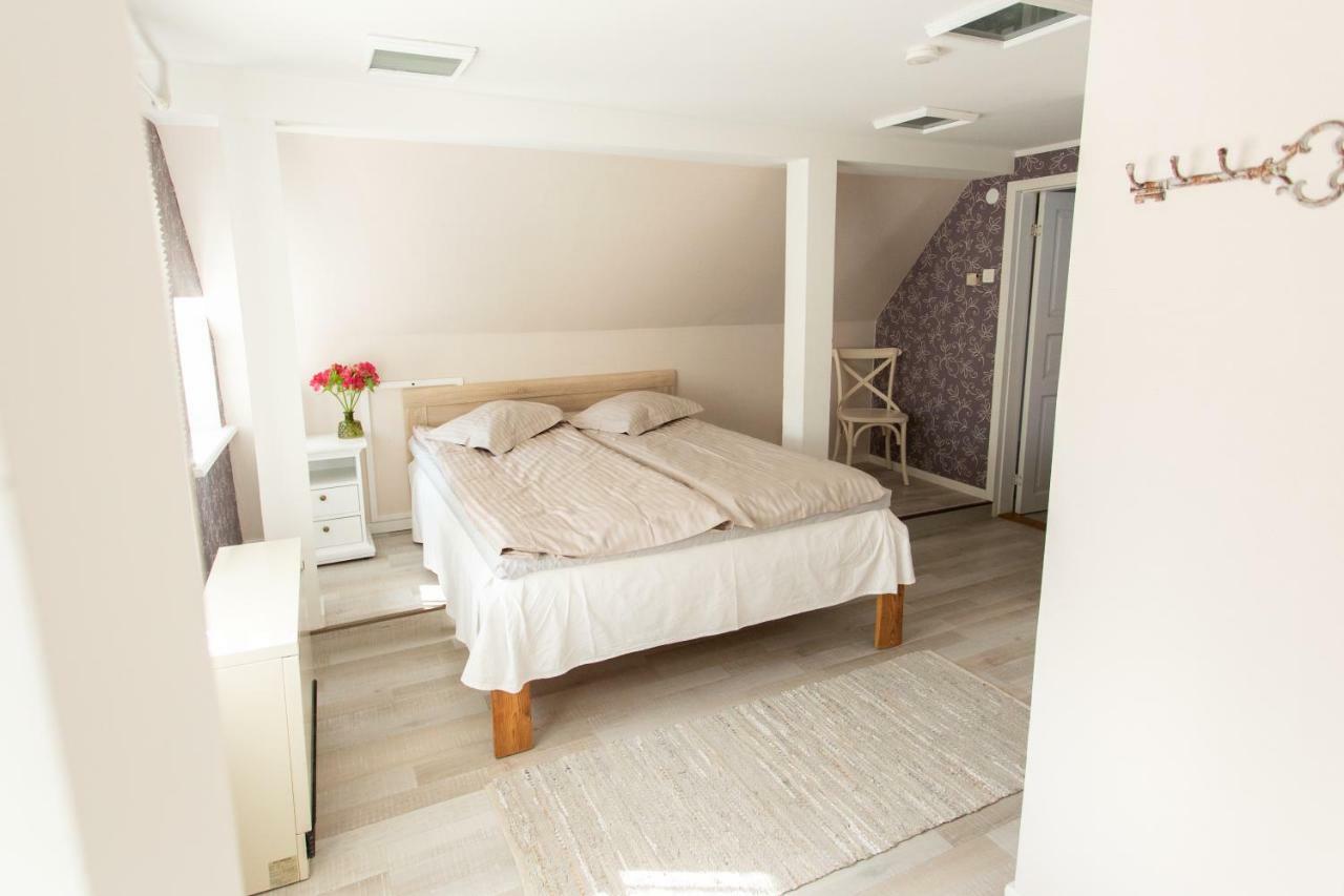 Suviste Guesthouse Kuressaare Esterno foto