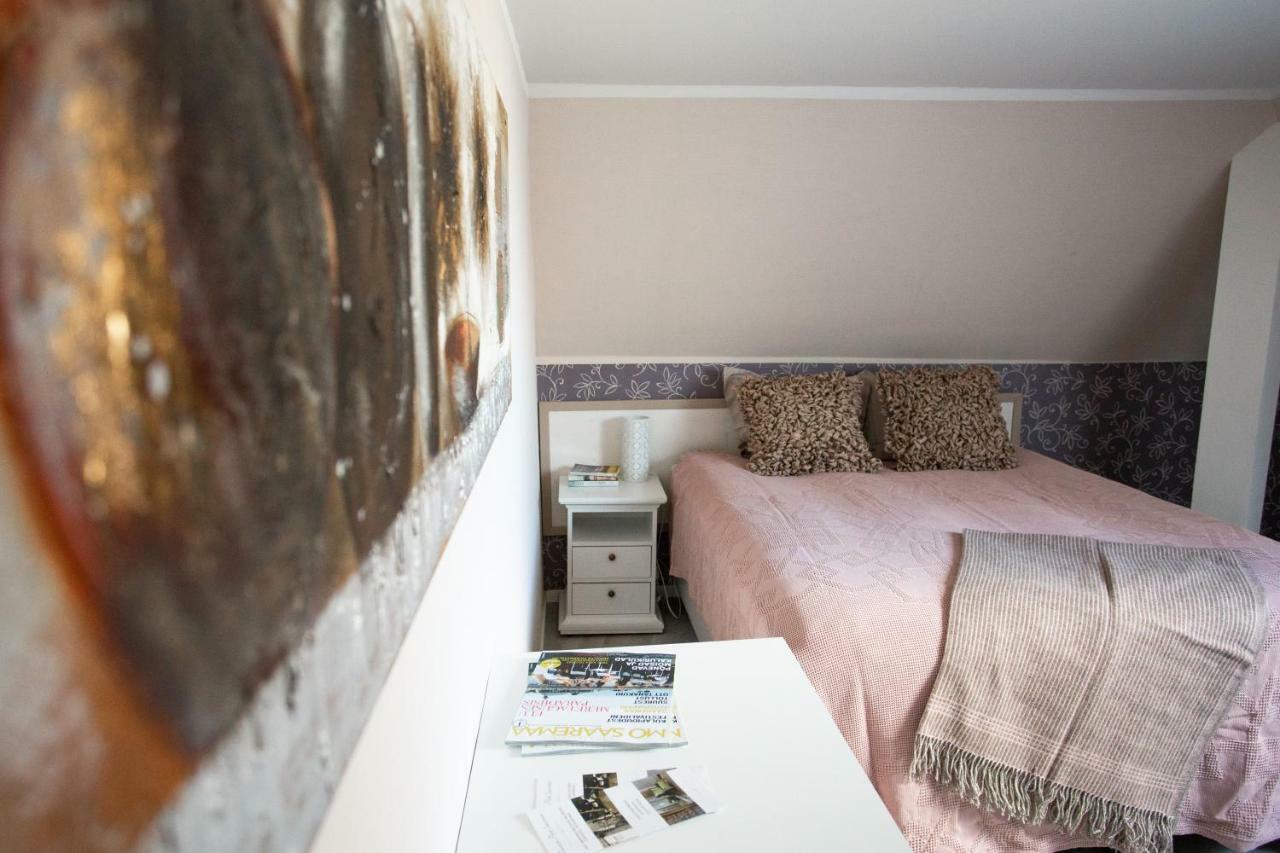 Suviste Guesthouse Kuressaare Esterno foto