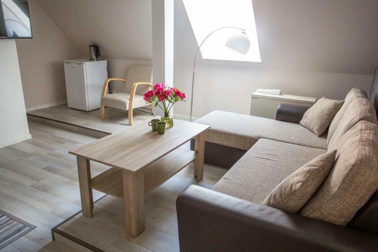 Suviste Guesthouse Kuressaare Esterno foto